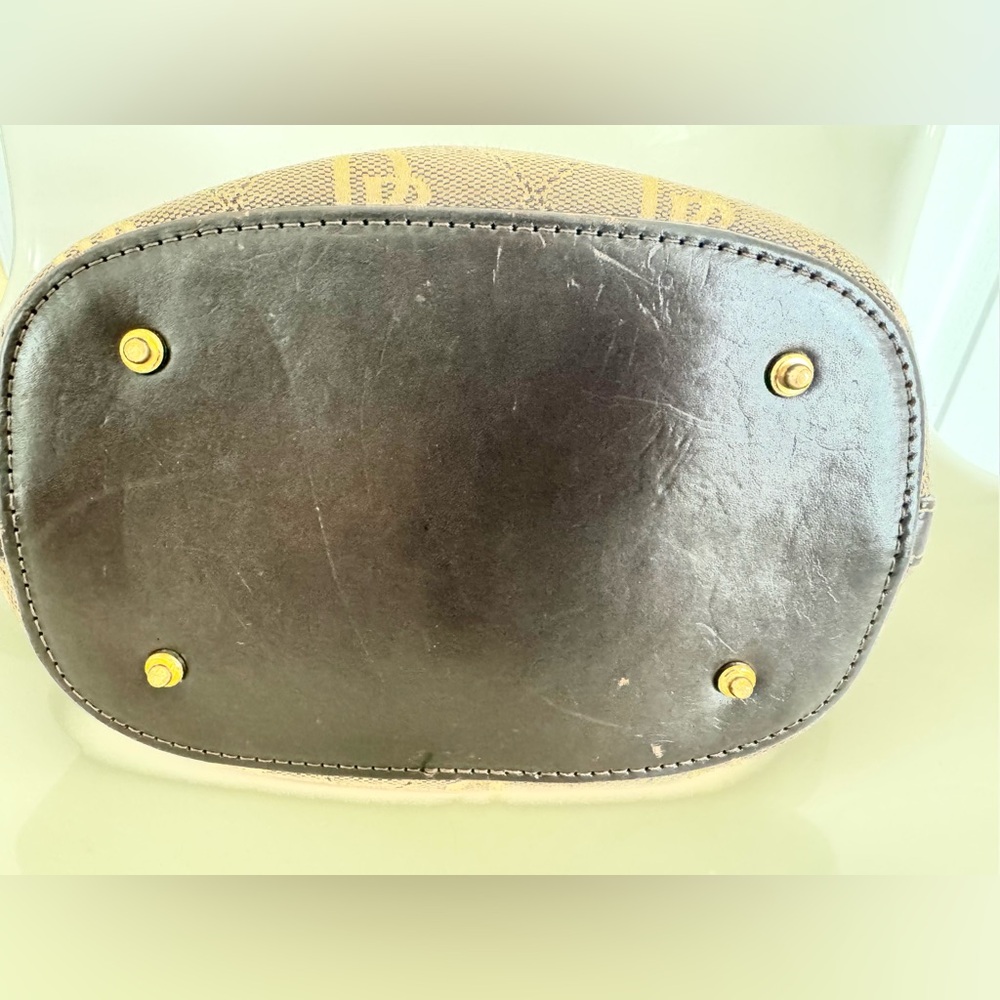 ✨Vintage Dooney & Bourke Brown Shoulder Bag with Structured Design✨ - Picture 11 of 16